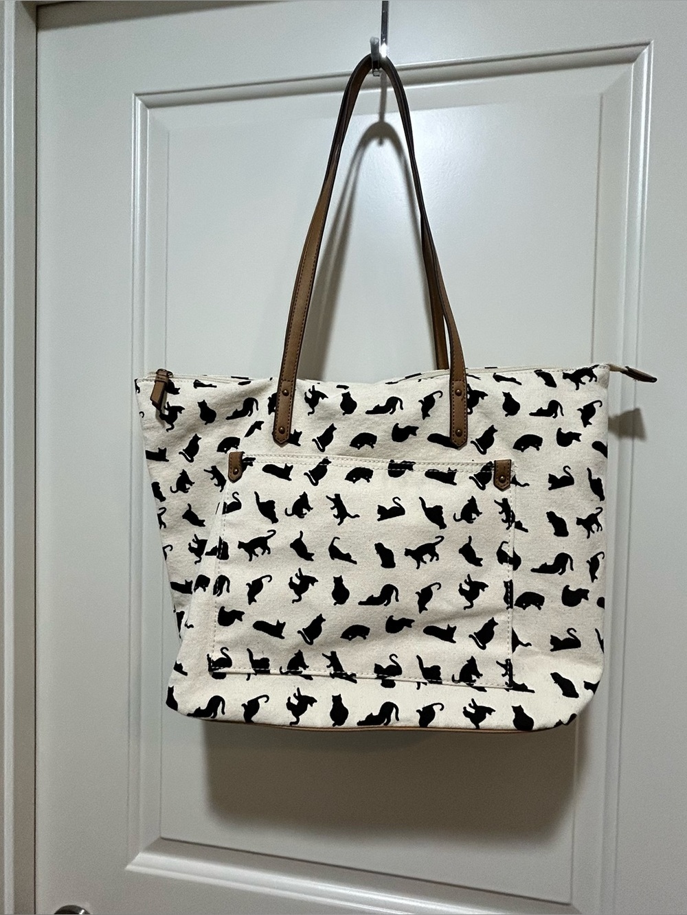 Sonoma Canvas Cat Print Tote Bag zip
Top with Brown Handles. Like New
